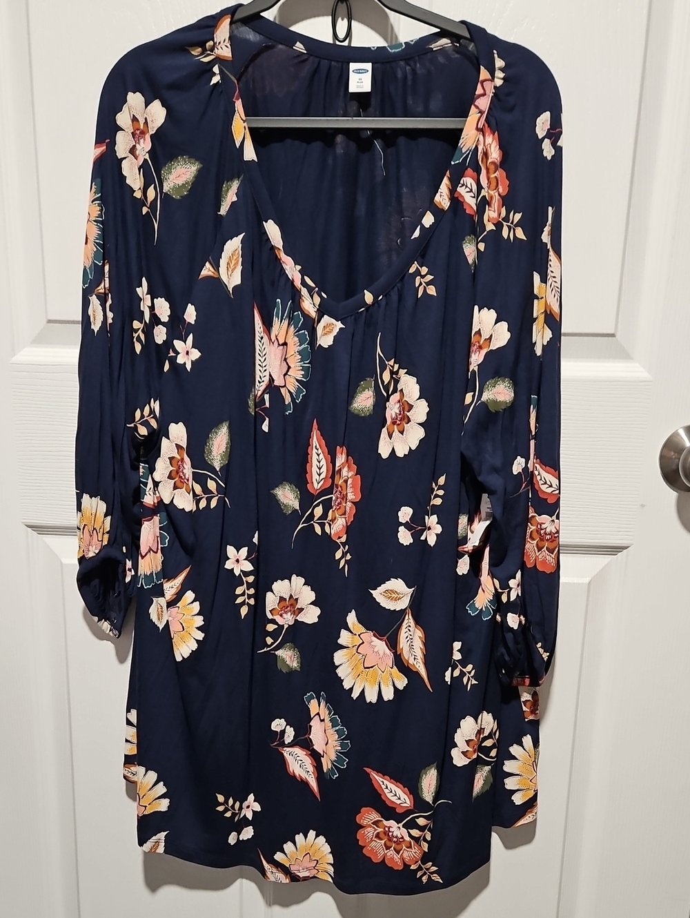 Old Navy Navy Floral V-Neck Tunic